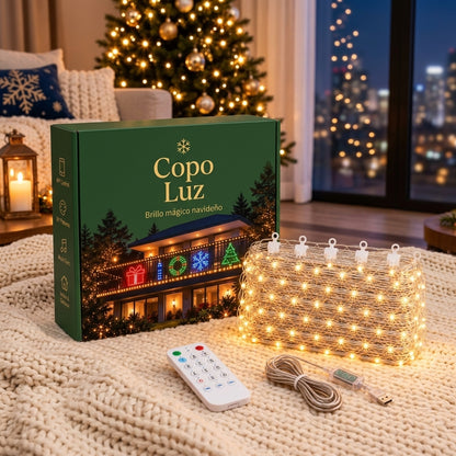 Cortina de luces LED con movimiento Copo Luz junto a su caja, mando y cable, con árbol de Navidad de fondo